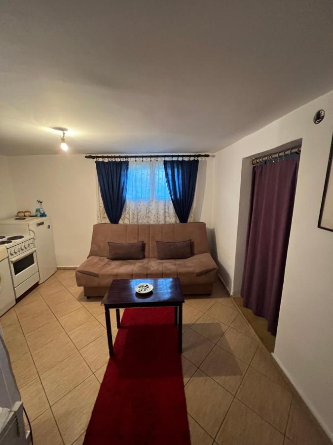 פודגוריצה A & A Apartman מראה חיצוני תמונה